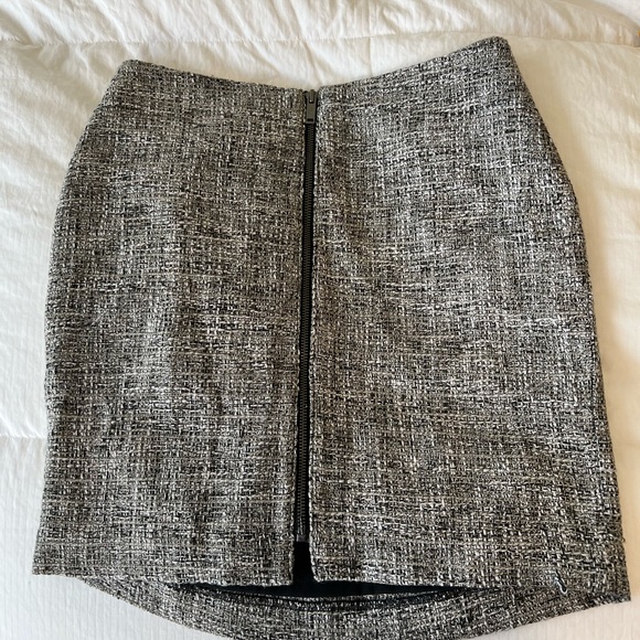 Banana republic skirt. - Picture 3 of 11